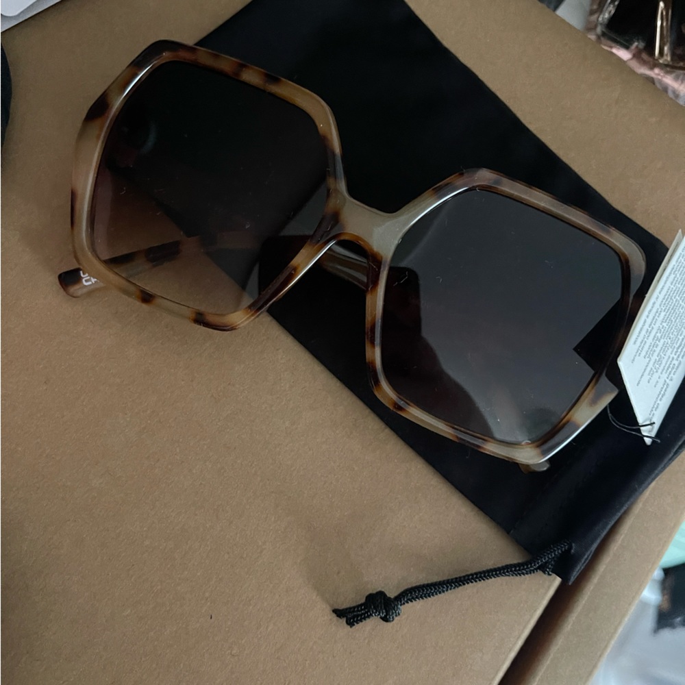 NWT oversized sunglasses in tortoise neutral square - Picture 2 of 6